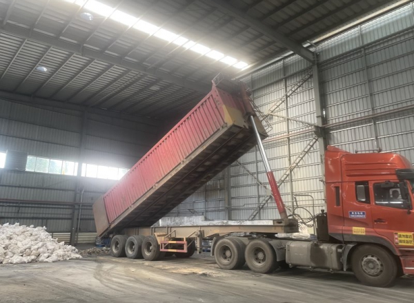 皮革固廢入庫卸貨